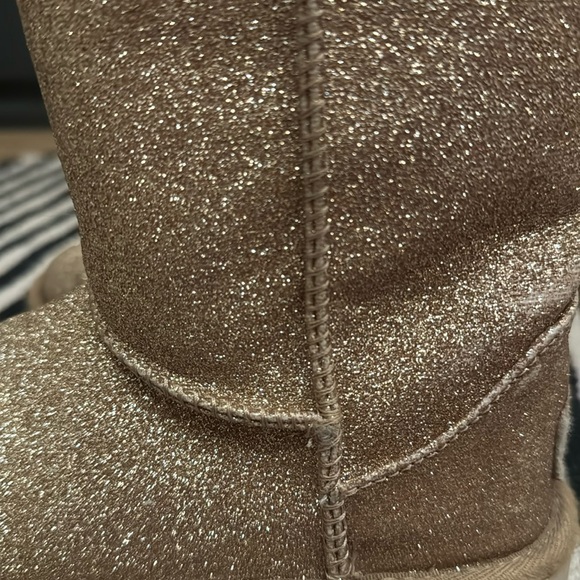 UGG Australia Classic Short II Glitter Sparkle Girls Boots Gold Size 13 - Picture 5 of 9